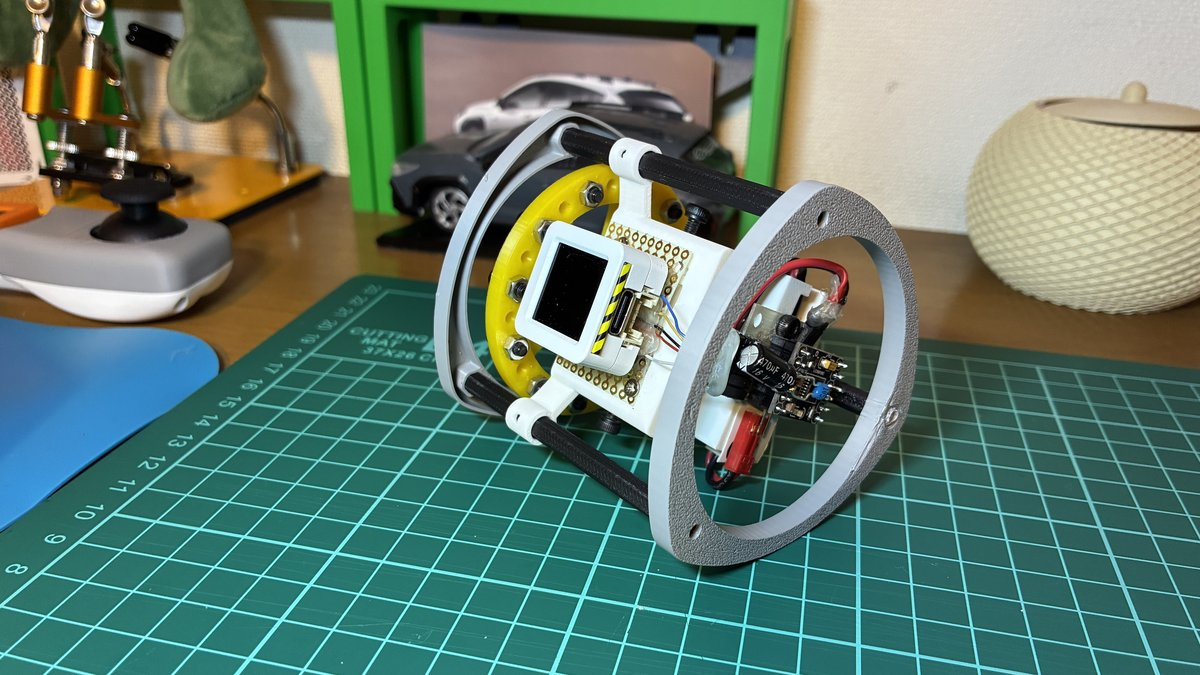 最終筐体 — DRV8833 と Cap がモータ裏